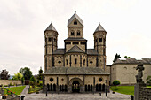 Blick auf Benediktinerkloster Maria Laach, Eifel, Rheinland-Pfalz, Deutschland, Europa