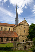 Klosterkirche unter Wolkenhimmel, Kloster Maulbronn, eine ehemalige Zisterzienserabtei, Baden-Württemberg, Deutschland, Europa