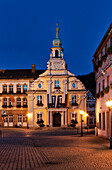 Town Hall on the market place in the evening, Kulmbach, Upper Franconia, Franconia, Bavaria, Germany