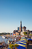 Blick auf Rheinuferpromenade, Altstadt, Düsseldorf, Nordrhein-Westfalen, Deutschland, Europa