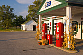 Ambler Becker gas station on Route 66, Dwight, Illinois, USA