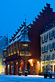 Historisches Kaufhaus im Winter, Altstadt, Freiburg im Breisgau, Schwarzwald, Baden-Württemberg, Deutschland