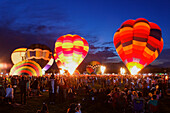 Ballonglühen am jährliches Balloon Classic (September), Colorado Springs, Colorado, USA, Nordamerika, Amerika