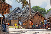 Menschen im Dorf Kiwenga, Sansibar, Tansania, Afrika