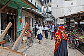 Muslim women at Darajani Market, Stonetown, Zanzibar City, Zanzibar, Tanzania, Africa