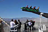 Menschen auf dem Stratosphere Tower, Las Vegas, Nevada, USA, Amerika