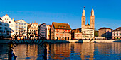 Zürich mit Kirche Großmünster, Zürich, Schweiz