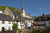 Blankenheim, Half-timbered house, Church St. Mariä Himmelfahrt , Eifel, North Rhine-Westfalia, Germany, Europe