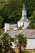 The village of Portmeirion, founded by Welsh architekt Sir Clough Williams-Ellis in 1926, Wales, UK
