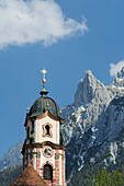 Spire of church of St. Peter and Paul, mount Viererspitze in backgorund, Mittenwald, Upper Bavaria, Germany