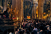Menschenmenge in der Kirche El Salvador, Semana Santa, Palmsonntag, Sevilla, Andalusien, Spanien, Europa