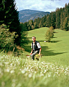 Kräutersammler, Bezau, Bregenzerwald, Vorarlberg, Österreich