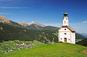 Kapelle vor Gebirgskulisse, Lesachtal, Kärnten, Österreich, Europa