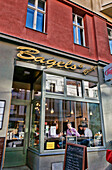 Menschen im Café Bagels &amp; Bialy's, Neue Schoenhauser Strasse, Mitte, Berlin, Deutschland, Europa