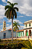 Plaza Mayor an der Altstadt von Trinidad, Provinz Sancti Spiritus, Kuba, Karibik
