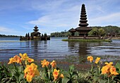 Indonesia, Bali, Lake Bratan, Ulun Danu Temple