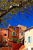 France, Provence, Vaucluse, Roussillon, colored facades