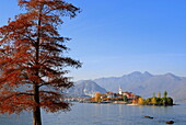 Italy, Piemont, Borremean islands, Isola dei Pescatori in autumn
