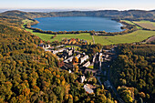 Luftbild von Benediktinerabtei am Laacher See, Maria Laach, Eifel, Rheinland Pfalz, Deutschland, Europa
