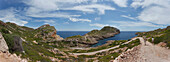 Küstenlandschaft unter Wolkenhimmel, Punta de Anciola, Insel Cabrera, Balearen, Spanien, Europa
