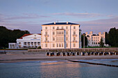 Grand Hotel Heiligendamm im Abendlicht, Ostsee, Mecklenburg-Vorpommern, Deutschland, Europa