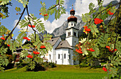 Die Kirche St. Martin über Wattens im Inntal, Tirol, Österreich, Europa