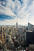 Empire State Building und Rockefeller Center unter Wolkenhimmel, Manhattan, New York, USA, Amerika