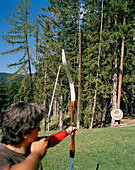 Bogenschütze, Vigilius Mountain Resort, Vigiljoch, Lana, Trentino-Südtirol, Italien