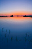 Der Neusiedlersee bei Sonnenuntergang, Fertö Nationalpark, Burgenland, Österreich, Europa