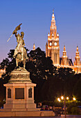 Statue von Karl dem Grossen bei Nacht, Heldenplatz, 1. Bezirk, Wien, Österreich, Europa