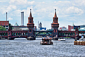 Spree, Boote, Oberbaumbrücke, Friedrichshain, Berlin, Deutschland