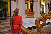Buddhistische Mönche, Novizen, Nagas, Wat Luang, Pakse, Laos