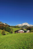 Bauernhof mit Untersberg, Berchtesgadener Hochthron, Berchtesgadener Alpen, Berchtesgaden, Oberbayern, Bayern, Deutschland
