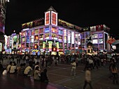 China, Guangdong Province, Guangzhou, Xiajiu Lu pedestrian street at night