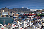 Blick über die V und A Waterfront auf den Tafelberg, Kapstadt, Westkap, Südafrika, RSA, Afrika