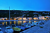Hafen von Baska im Abendlicht, Insel Krk, Kvarner Bucht, Kroatien
