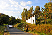 Mauerrest in Görsdorf bei Eisfeld, auf der ehemaligen DDR-Grenze, Thüringer Wald, Thüringen, Deutschland