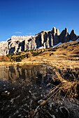 Bergsee vor Sellagruppe, Dolomiten, UNESCO Weltnaturerbe Dolomiten, Südtirol, Italien, Europa