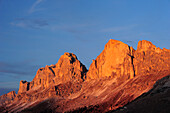 Rosengartengruppe mit Rotwand im Sonnenlicht, Karerpass, Rosengarten, Dolomiten, UNESCO Weltnaturerbe Dolomiten, Trentino, Italien, Europa