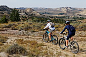 Mountain biker, Maah Daah Hey Trail, Medora, North Dakota, USA