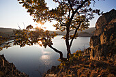 Blick über den Rurstausee im Abendlicht, Nationalpark Eifel, Nordrhein-Westfalen, Deutschland, Europa