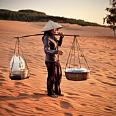 Local Vietnamese sells quick eateries, Red Sanddunes, Mui Ne, Binh Thuan, Vietnam