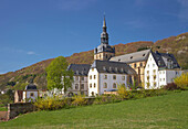 Benediktinerabtei und Kirche St. Mauritius im Sonnenlicht, Tholey, Saarland, Deutschland, Europa