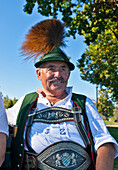 Mann in bayerischer Tracht, Prien, Chiemsee, Chiemgau, Oberbayern, Bayern, Deutschland