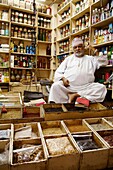 Oman, Sultanat, Middle East, Muscat, Mutrah souk on the area called the Corniche, spices shop.