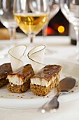 France, Maine et Loire 049, village de Béhuard, restaurant ´Les Tonnelles´ Chef Gérard Bossé, anguille de loire laquée sur un biscuit de blé noir sarrasin
