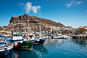 Hafen im Sonnenlicht, Puerto de Mogan, Gran Canaria, Kanarische Inseln, Spanien, Europa