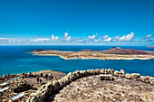 Blick vom Aussichtspunkt und Restaurant Mirador del Rio, Architekt Cesar Manrique, Lanzarote, Kanarische Inseln, Spanien, Europa