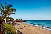 Strand Playa Blanca im Sonnenlicht, Puerto del Carmen, Lanzarote, Kanarische Inseln, Spanien, Europa