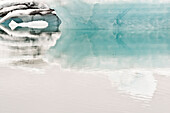 Vielfarbiges Eis am Jökulsarlon, Gletschersee, Island, Skandinavien